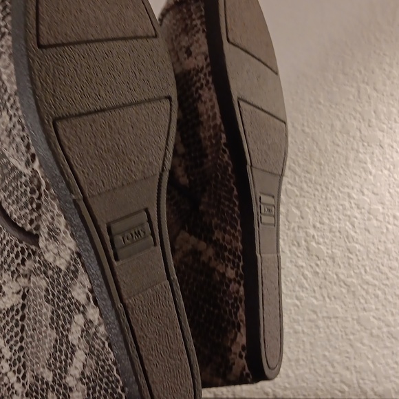 NEW Toms Women Shoes Toms Gray Cala Python Embossed Leather Wedge Lace Up Bootie - Picture 3 of 4